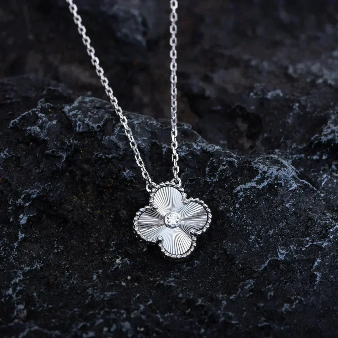 [✨ROSE✨]CLOVER  15MM DIAMOND LASER NECKLACE SILVER