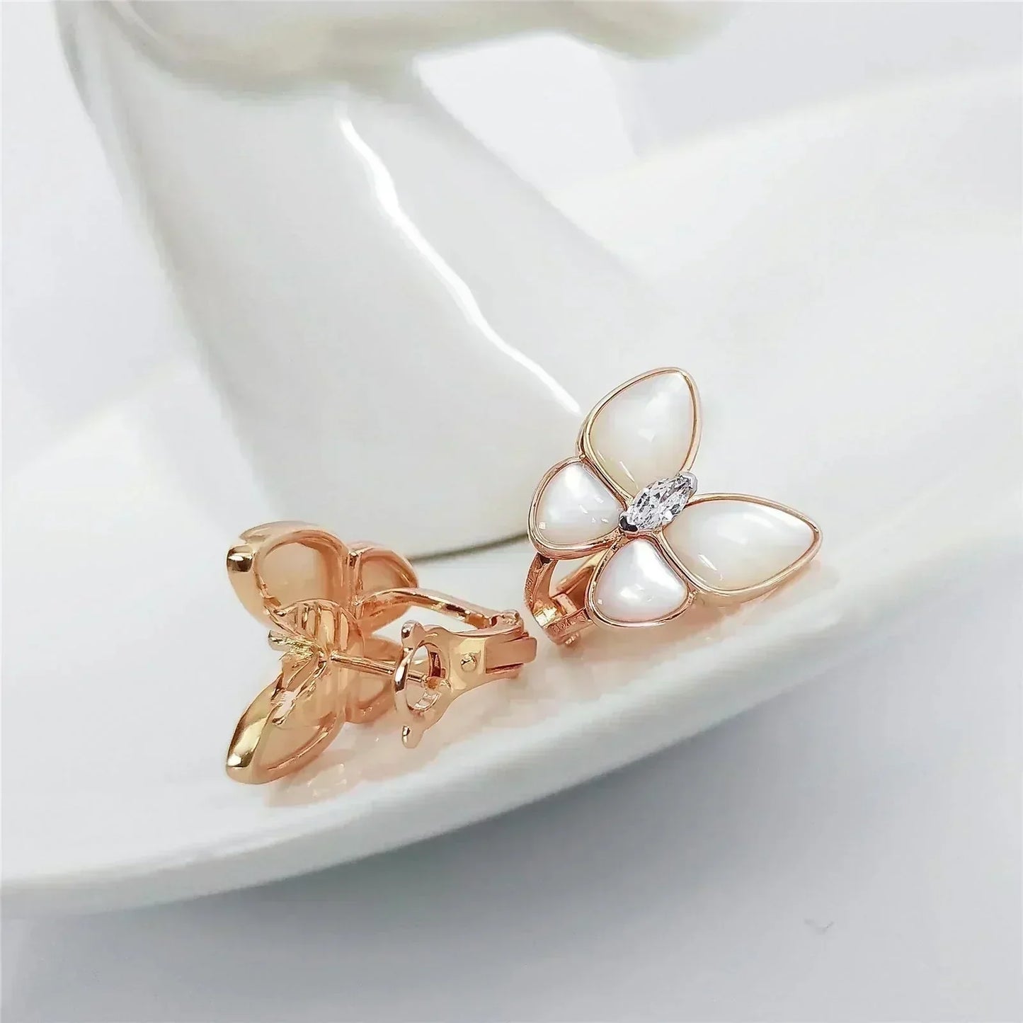 [✨ROSE✨]BUTTERFLY MOP DIAMOND EARRINGS