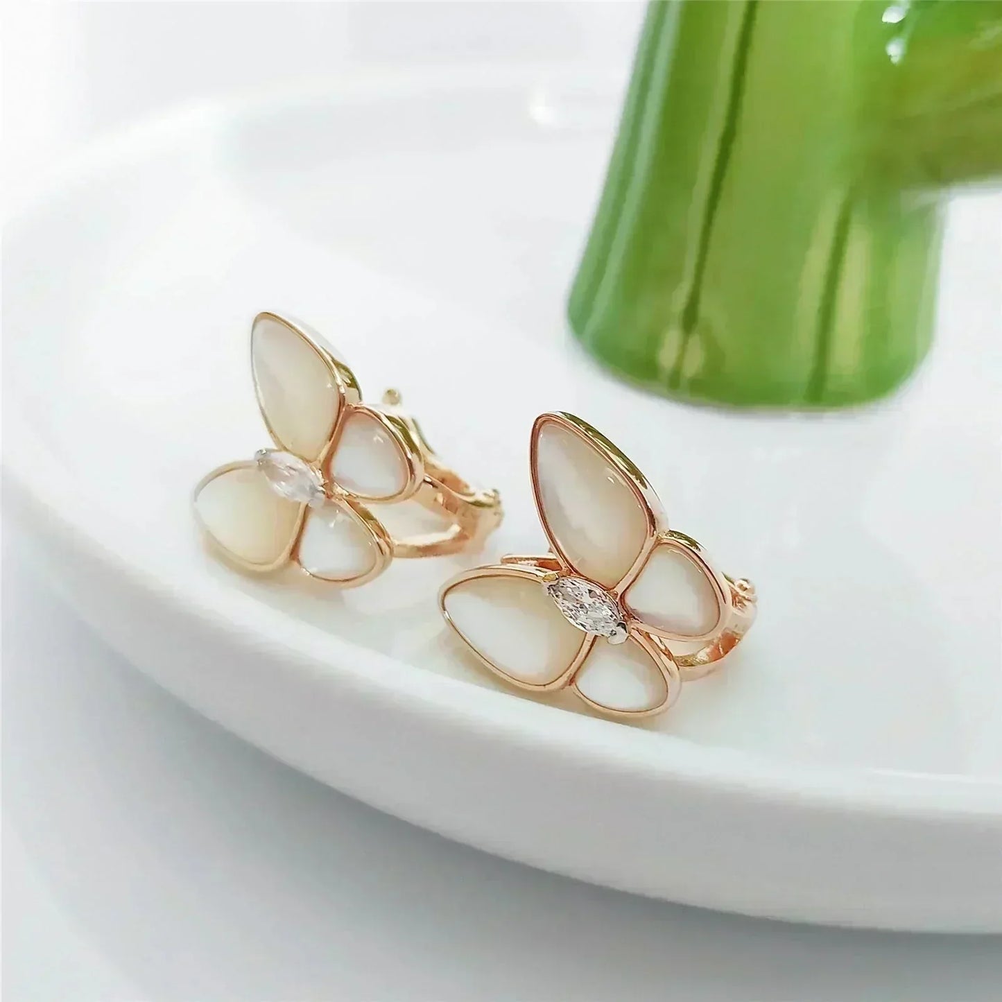 [✨ROSE✨]BUTTERFLY MOP DIAMOND EARRINGS