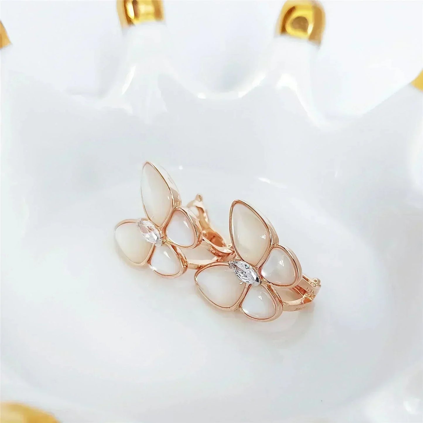 [✨ROSE✨]BUTTERFLY MOP DIAMOND EARRINGS