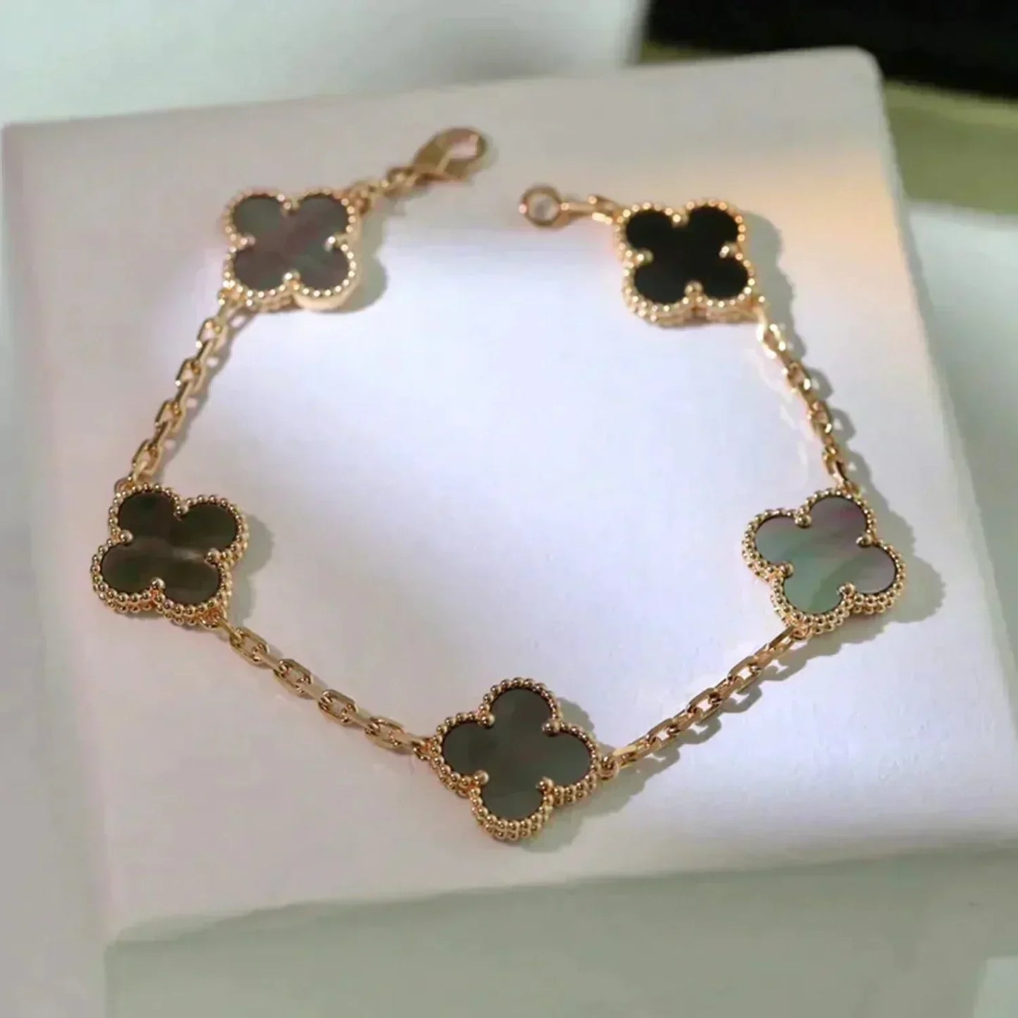 [✨ROSE✨]CLOVER 5 MOTIF GRAY MOP  BRACELET