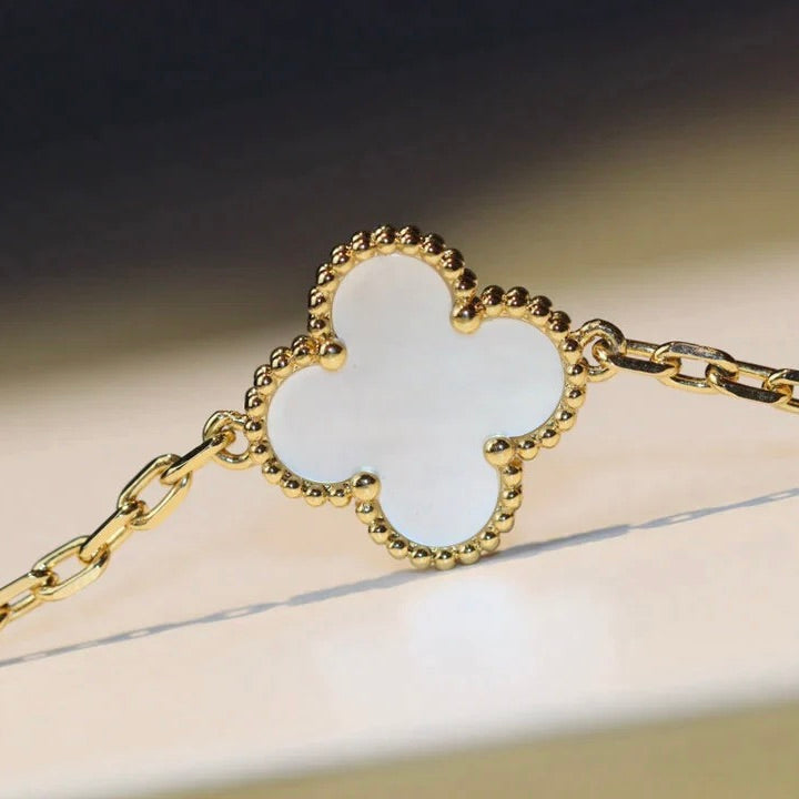 [✨ROSE✨]CLOVER 20 MOTIFS WHITE MOP NECKLACE