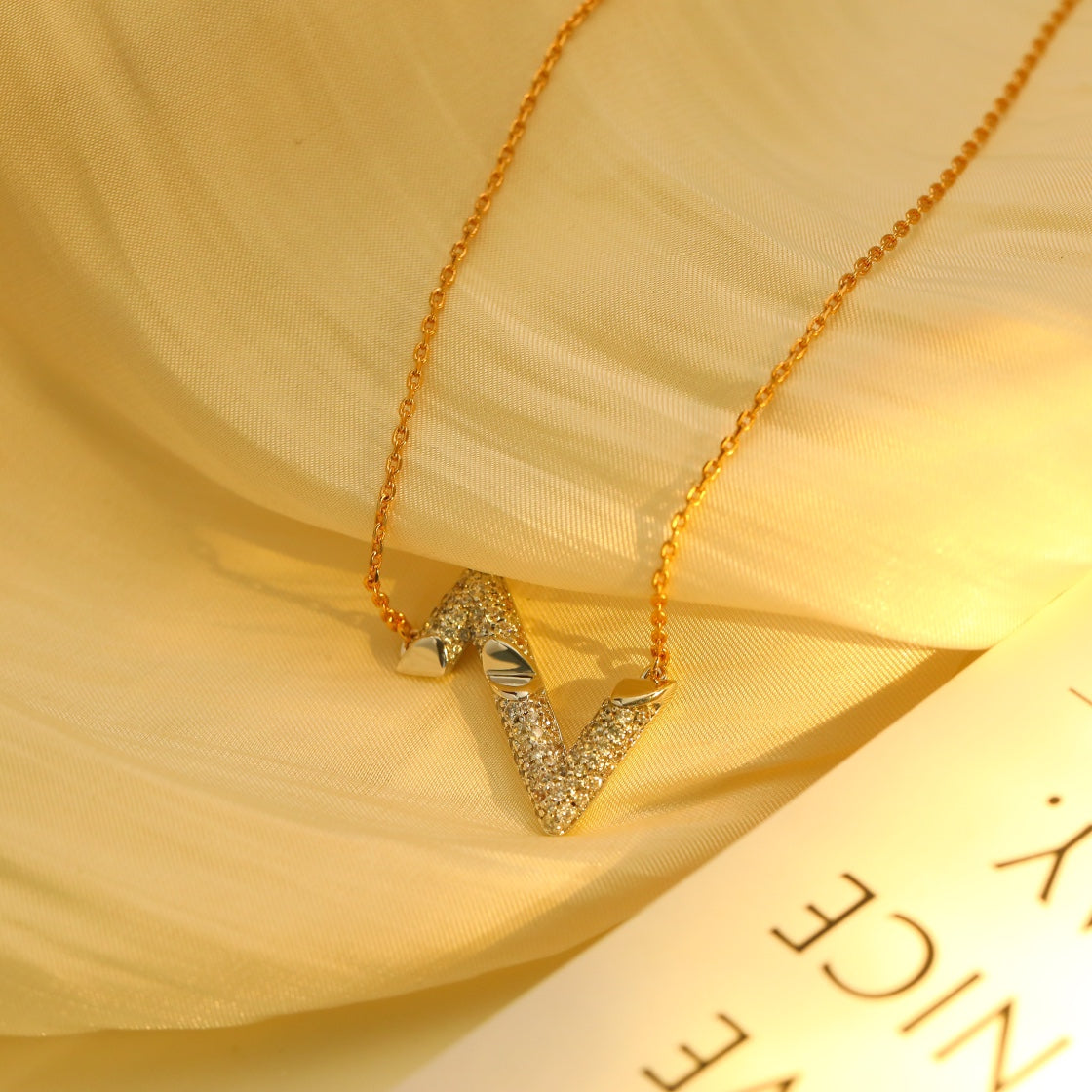 [✨ROSE✨]VOLT SILVER DIAMOND PEDANT NECKLACE