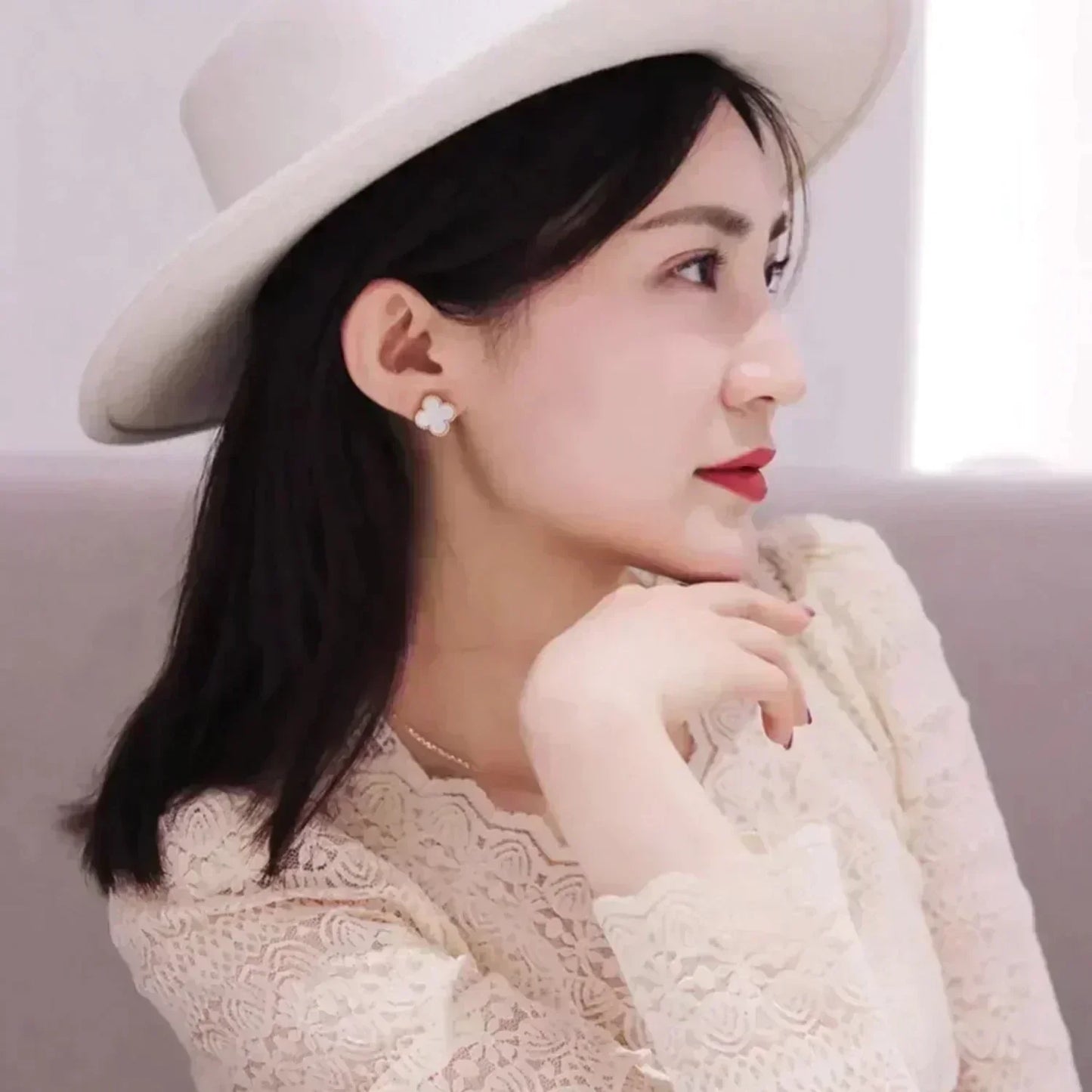 [✨ROSE✨]CLOVER MEDIUM 1 MOTIFS  WHITE MOP STUD EARRINGS