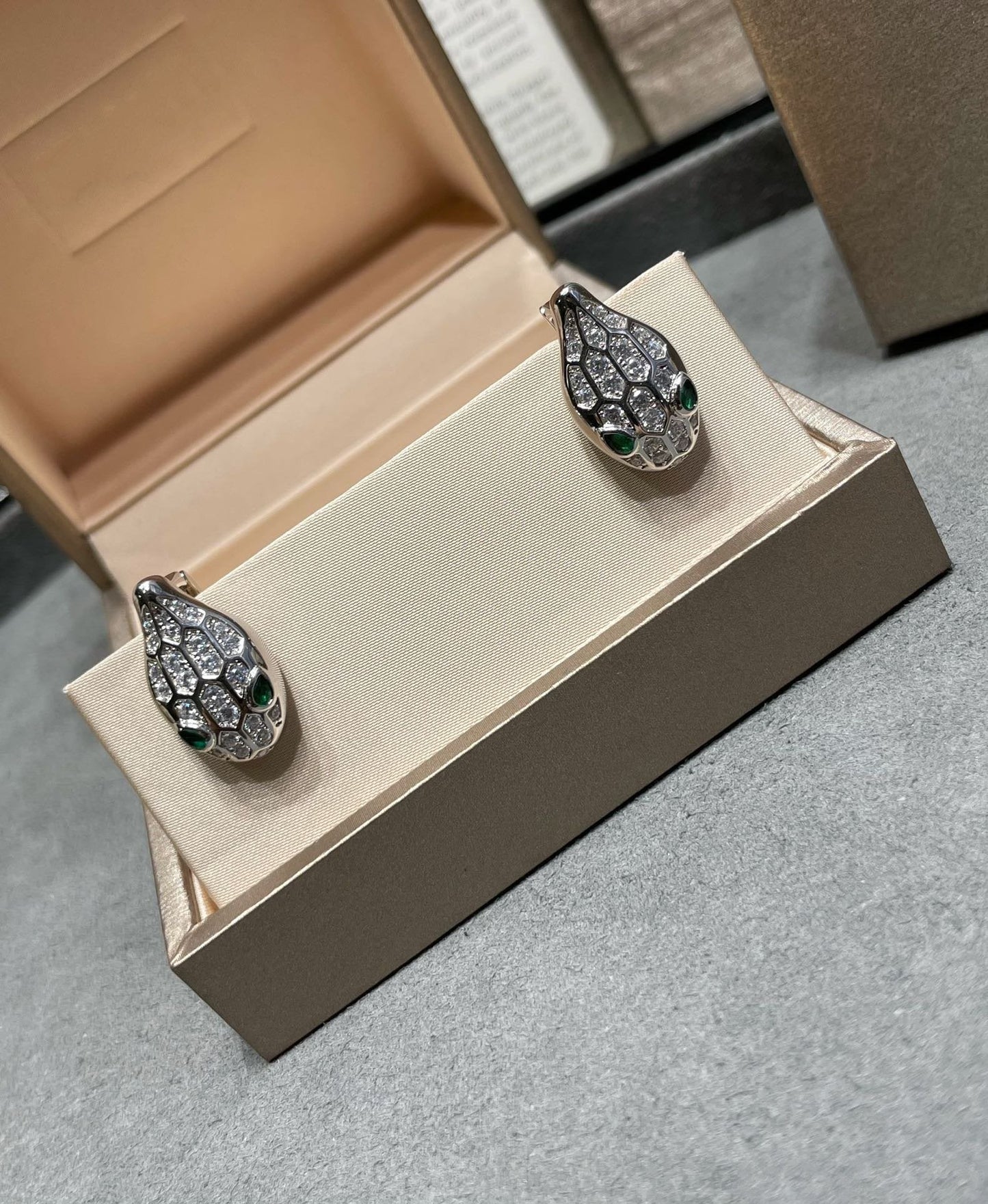 [✨ROSE✨]SERPENT DIAMOND STUD EARRINGS