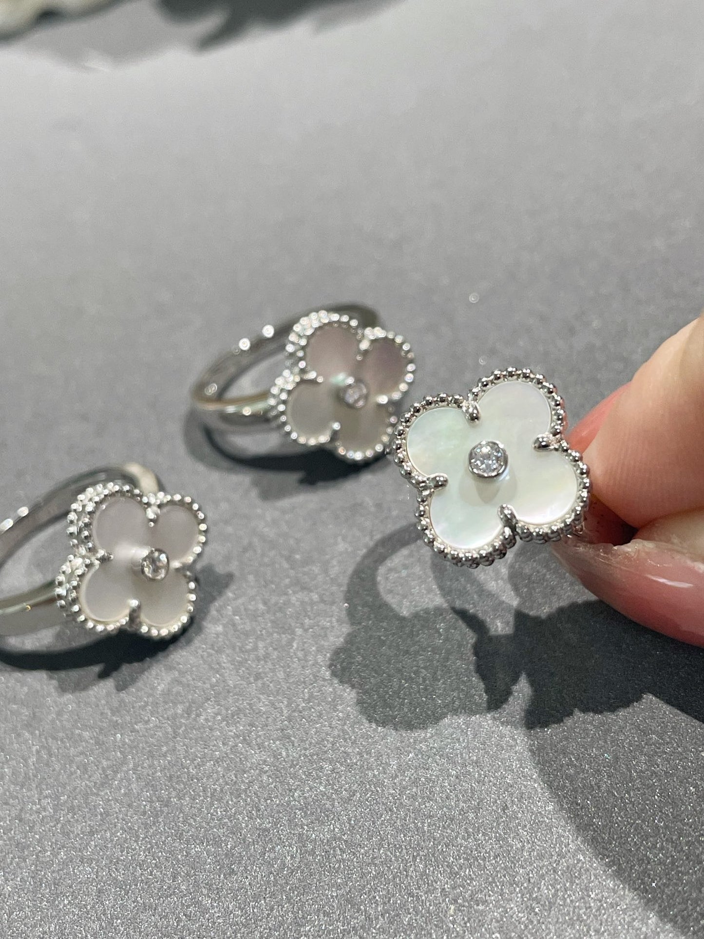 [✨ROSE✨]CLOVER SILVER MOP DIAMOND RING