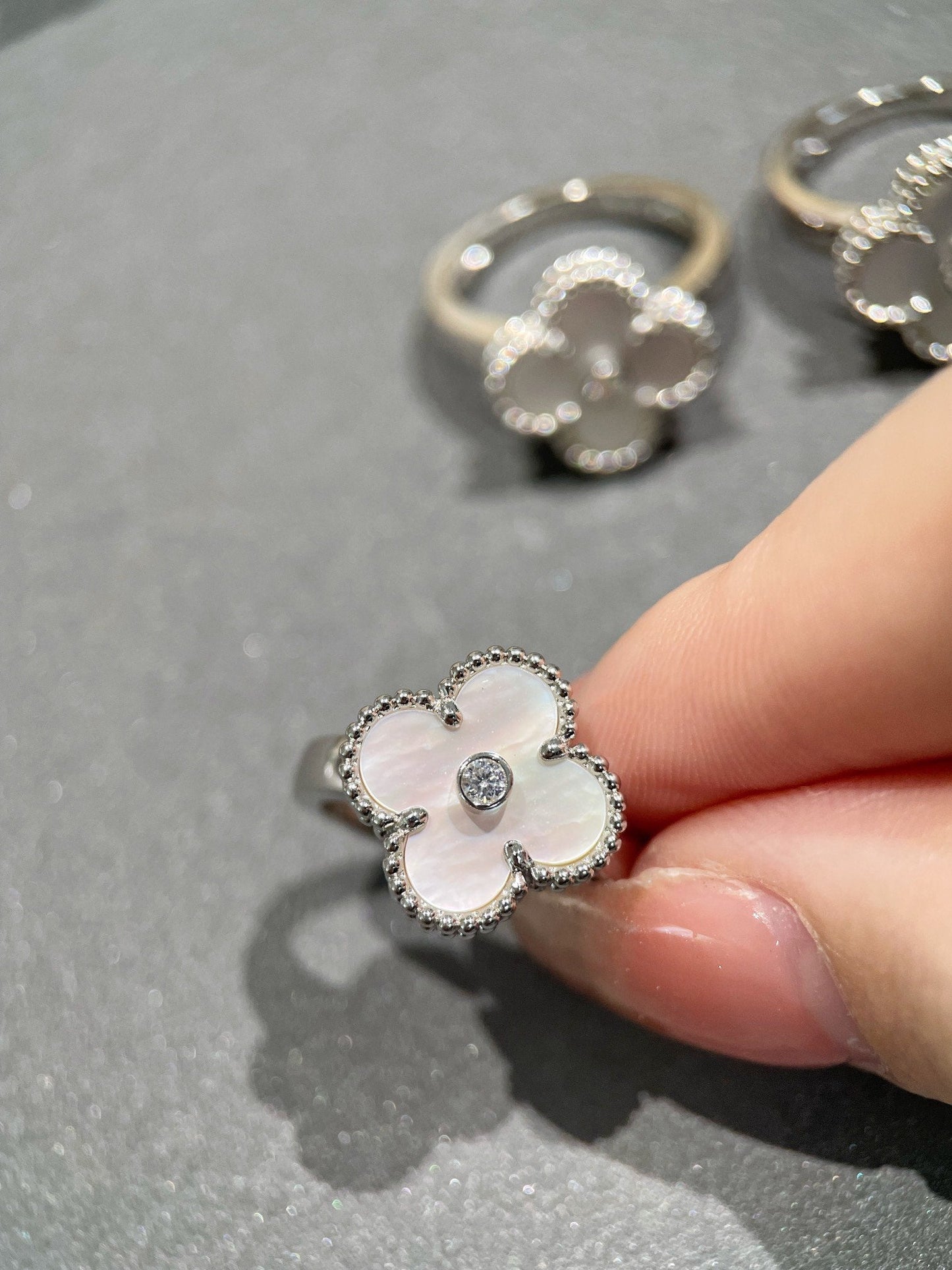 [✨ROSE✨]CLOVER SILVER MOP DIAMOND RING