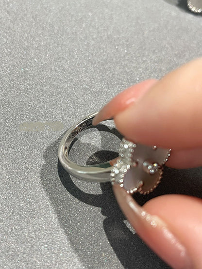[✨ROSE✨]CLOVER SILVER MOP DIAMOND RING