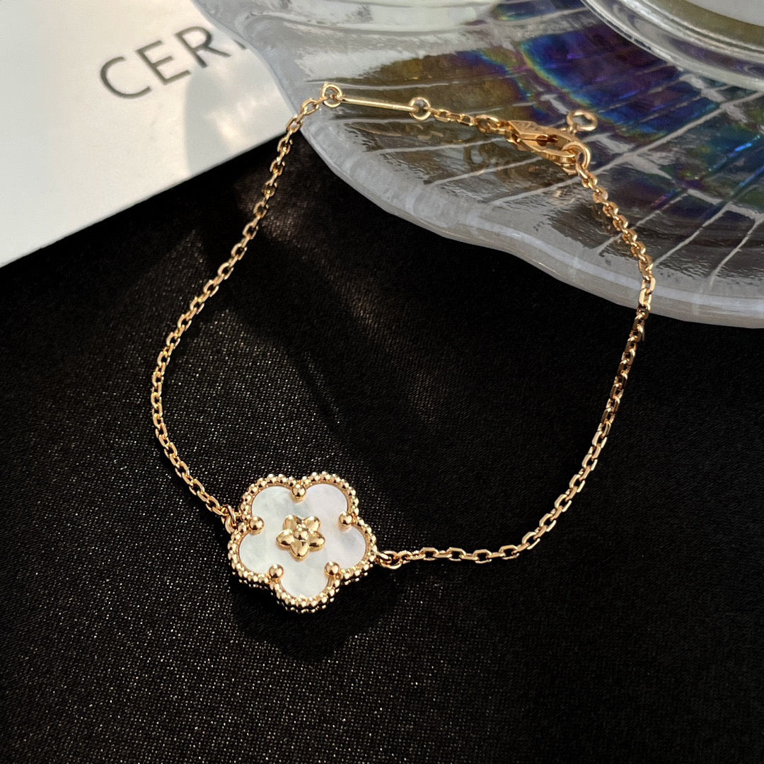 [✨ROSE✨]LUCKY WHITE MOP PLUM BLOSSOM  BRACELET