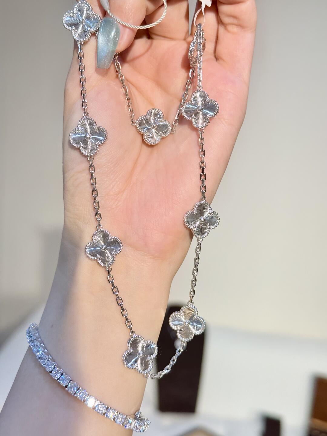 [✨ROSE✨] CLOVER 10 MOTIFS LASER NECKLACE SILVER