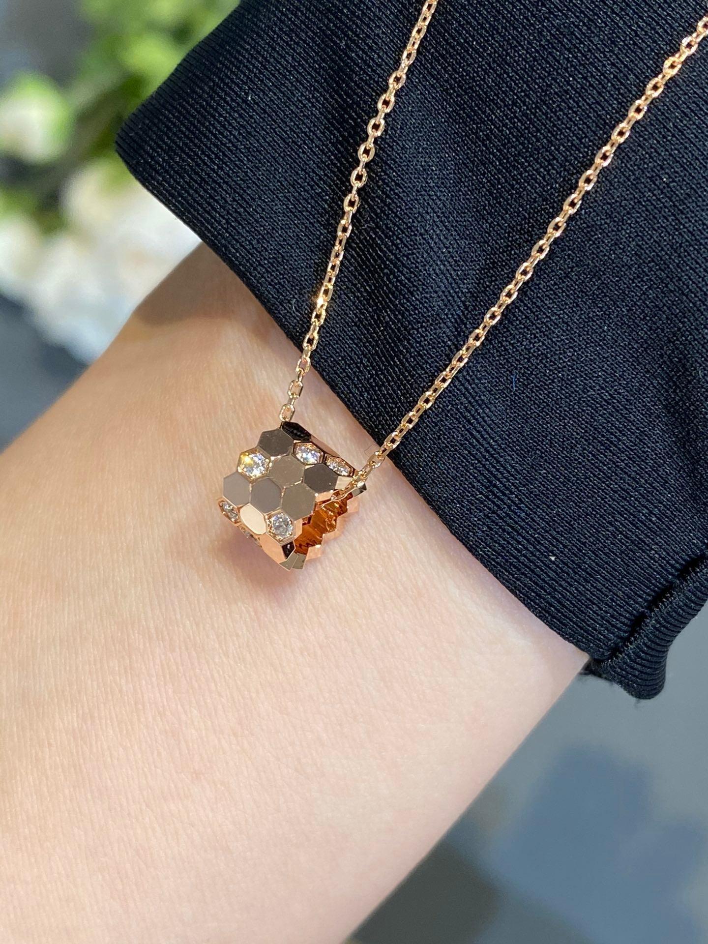 [✨ROSE✨]BEE LOVE DIAMOND NECKLACE