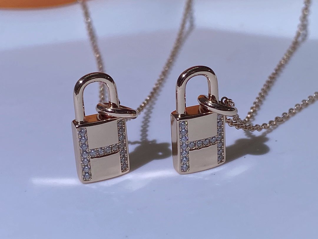 [✨ROSE✨]HM ADVANCED NICHE LOCK HEAD NECKLACE DIAMONDS